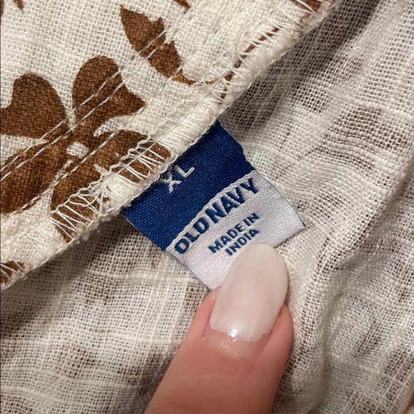 Old Navy Cream & Brown Flutter Sleeve Floral V Neck Top - Picture 5 of 7